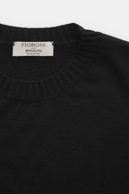 Fioroni Cashmere Rundhalspullover schwarz, Nahaufnahme von oben, reiner Cashmere, sehr weicher Griff, feines Strickbild, Regular Fit, Rundhalsausschnitt, flexible Rippbündchen.