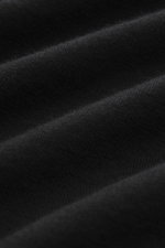 Fioroni Cashmere Rundhalspullover schwarz, Detailaufnahme schräg von oben, reiner Cashmere, sehr weicher Griff, feines Strickbild, Regular Fit, Rundhals, flexible Rippbündchen