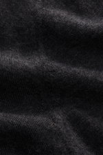Nahaufnahme des Fioroni Cashmere Rundhalspullover anthrazit meliert aus reiner Cashmere, sehr weicher Griff, feines Strickbild, Regular Fit, Rundhalsausschnitt und flexible Rippbündchen.