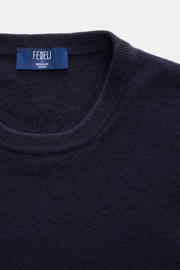 Fedeli Rundhalspullover 'Geelong' navy in Nahaufnahme von oben, reine Schurwolle, weicher Griff, feines Strickbild, Rundhalsausschnitt, Regular Fit, flexible Rippbündchen.