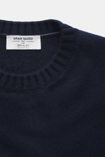 Close-up top-down view of the Gran Sasso Cashmere crew neck sweater navy, showing pure cashmere, very soft feel, fine knit pattern, regular fit, crew neckline, and comfortable ribbed cuffs.