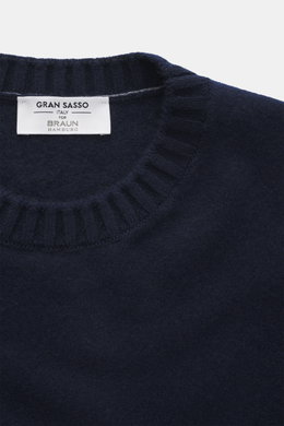 Close-up top-down view of the Gran Sasso Cashmere crew neck sweater navy, showing pure cashmere, very soft feel, fine knit pattern, regular fit, crew neckline, and comfortable ribbed cuffs.