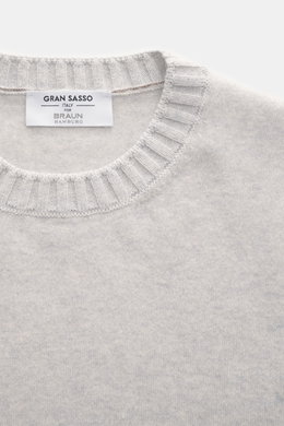 Gran Sasso Cashmere crew neck sweater light grey melange shown from above, featuring pure cashmere, very soft feel, fine knit pattern, regular fit, crew neckline, and comfortable ribbed cuffs.