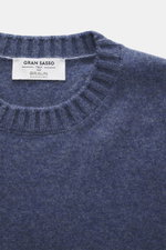 Gran Sasso Cashmere crew neck sweater smoky blue/dark blue melange shown from top front view, pure cashmere, very soft feel, fine knit pattern, regular fit, crew neckline, comfortable ribbed cuffs.
