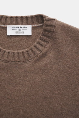 Gran Sasso Cashmere crew neck sweater grey brown melange shown from above, pure cashmere, very soft touch, fine knit pattern, regular fit, crew neckline, comfortable ribbed cuffs.