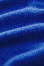 Close-up view of blue B.F. Knitwear Cashmere crew neck sweater showing soft, medium-fine knit texture and fabric details.

<p>Autumnal cashmere from the knitting expert B.F. KNITWEAR: This softly knitted crew neck sweater is the perfect addition to your a
