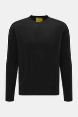 Front view of B.F. Knitwear Cashmere crew neck sweater black, softly knitted pure cashmere with medium-fine knit, slim fit, elastic ribbed cuffs, and crew neckline, perfect for autumn, made in Italy.