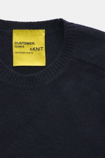 B.F. Knitwear Cashmere crew neck sweater navy shown from top close-up, autumnal pure cashmere, soft touch, medium-fine knit, slim fit, crew neck, ribbed cuffs.