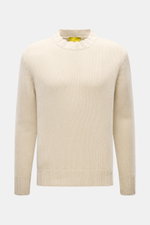 Front view of B.F. Knitwear Cashmere crew neck sweater cream, pure cashmere with soft touch, medium coarse knit, regular fit, elastic ribbed cuffs. Autumnal cashmere from the knitting expert B.F. KNITWEAR: This softly knitted crew neck sweater is the perf
