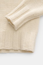 Close-up top-down view of B.F. Knitwear Cashmere crew neck sweater cream showing elastic ribbed cuffs and medium coarse knit pattern, pure cashmere, soft touch, regular fit, crew neckline. Autumnal cashmere from the knitting expert B.F. KNITWEAR: This sof