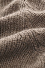 Close-up front view of B.F. Knitwear Cashmere crew neck sweater taupe showing medium coarse knit pattern and soft texture.

Description: <p>Autumnal cashmere from the knitting expert B.F. KNITWEAR: This softly knitted crew neck sweater is the perfect addi
