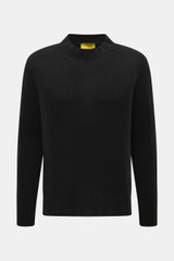 Front view of B.F. Knitwear Cashmere crew neck sweater black, a soft, pure cashmere knit with medium coarse pattern, regular fit, crew neckline, and elastic ribbed cuffs. Autumnal cashmere from the knitting expert B.F. KNITWEAR: This softly knitted crew n