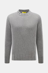 Front view of B.F. Knitwear Cashmere crew neck sweater grey melange, pure cashmere with soft touch, medium knit texture, regular fit, crew neckline, elastic ribbed cuffs. Autumnal cashmere by knitting expert B.F. KNITWEAR: This softly knitted crew neck sw