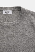 Close-up front view of Aida Barni Cashmere crew neck jumper grey melange showing fine knit pattern, crew neckline, and ribbed cuffs, made from pure cashmere with a very soft feel and regular fit. 

Description: 
<p>Luxury-class essential: The Italian labe
