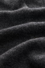 Close-up texture shot of the Aida Barni Cashmere crew neck jumper dark grey melange, showing fine knit pattern and soft cashmere fibers from a detailed perspective.

<p>Luxury-class essential: The Italian label AIDA BARNI processes premium cashmere in thi