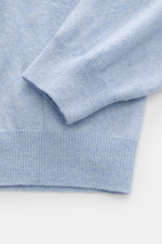 Close-up top-down view of Aida Barni Cashmere crew neck jumper light blue melange showing ribbed cuffs and fine knit pattern.

<p>Luxury-class essential: The Italian label AIDA BARNI processes premium cashmere in this timeless crewneck sweater with a regu