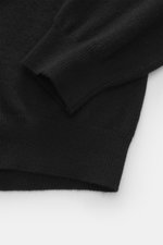 Close-up top-down view of Aida Barni Cashmere crew neck jumper black sleeve and hem showing fine knit pattern and ribbed cuffs.

<p>Luxury-class essential: The Italian label AIDA BARNI processes premium cashmere in this timeless crewneck sweater with a re
