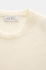 Della Ciana Rundhalspullover creme, Nahaufnahme von oben, feines Strickbild, Mix aus Wolle und Cashmere, Regular Fit, weicher Griff, komfortable Rippbündchen.