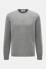 Della Ciana Rundhalspullover grau meliert, frontal fotografiert, Mix aus Wolle und Cashmere, weicher Griff, feines Strickbild, Regular Fit, komfortable Rippbündchen.
