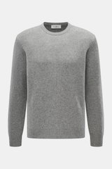 Della Ciana Rundhalspullover grau meliert, frontal fotografiert, Mix aus Wolle und Cashmere, weicher Griff, feines Strickbild, Regular Fit, komfortable Rippbündchen.