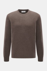 Della Ciana Rundhalspullover graubraun, frontal fotografiert, mit feinem Strickbild, Regular Fit, weichem Griff, Rippbündchen, Woll-Cashmere-Mix.