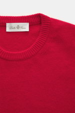Nahaufnahme des Della Ciana Rundhalspullover rot von oben, Mix aus Wolle und Cashmere, weicher Griff, feines Strickbild, Regular Fit, komfortable Rippbündchen.