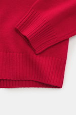 Della Ciana Rundhalspullover rot, Nahaufnahme von Ärmel und Saum, feines Strickbild, weicher Griff, Mix aus Wolle und Cashmere, Regular Fit, komfortable Rippbündchen.