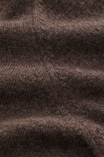 Brauner melierter Brunello Cucinelli Cashmere Rundhalspullover, feiner Strick, weicher Griff, schmale Kontrastkanten, Detailaufnahme der Struktur.
