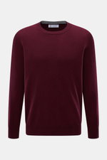 Brunello Cucinelli Cashmere Rundhalspullover bordeaux meliert, feines Strickbild, Regular Fit, flexible Rippbündchen, frontal fotografiert.