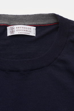 Close-up top-down view of Brunello Cucinelli Fine-knit crew-neck pullover navy showing label, smooth wool and cashmere knit, and fine texture.

<p>This timeless, versatile sweater by BRUNELLO CUCINELLI is made from the finest wool and cashmere knit, featu