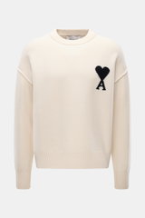 Ami Paris Rundhalspullover creme aus reiner Schurwolle, Regular Fit mit Rundhalsausschnitt und großem schwarzem Herz-Logo, frontal fotografiert.