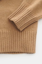 Ami Paris Cashmere crewneck sweater light brown shown in close-up from above, highlighting elastic ribbed cuffs and medium-fine knit.

Elegant essential from AMI PARIS: With this classic crewneck sweater made of luxurious cashmere blended with wool, you w
