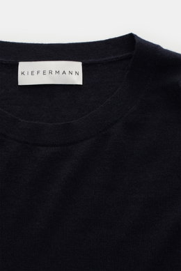 Close-up front view of the Kiefermann Merino Crewneck Sweater 'Marleys' navy, a luxurious basic piece made of pure Merino wool with a soft touch, very fine knit pattern, slim fit, and crew neckline, ideal for layering on cold days.