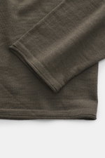 Kiefermann Merino fine knit sweater 'Benjaminn' khaki shown close-up from above, pure merino wool, super soft feel, very fine knit pattern, slim fit, round neckline, open rolled edge finishes.