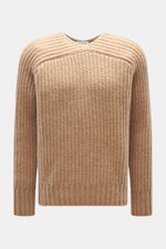 Kiefermann Rundhalspullover 'Siomann' hellbraun, frontale Nahaufnahme, grobes Strickbild, Mix aus Wolle und Microfaser, weicher Griff, Oversized Fit, Rundhalsausschnitt, Raglanärmel, komfortable Rippbündchen.