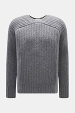 Kiefermann Rundhalspullover 'Siomann' dunkelgrau, frontale Nahaufnahme, grobes Strickbild, Mix aus Wolle und Microfaser, weicher Griff, Oversized Fit, Rundhalsausschnitt, Raglanärmel, komfortable Rippbündchen.