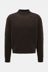 Kiefermann Rundhalspullover 'Yakub' dunkelbraun, frontal fotografiert, grobes Strickbild, Oversized Fit, Rundhalsausschnitt, Rippbündchen, weich aus Microfaser, Alpaka, Wolle.