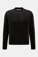 Front view of Iris von Arnim Cashmere-silk crew neck sweater 'Felton' dark brown, mix of cashmere and silk, very soft feel, voluminous knit pattern, slim fit, crew neckline, comfortable ribbed cuffs.