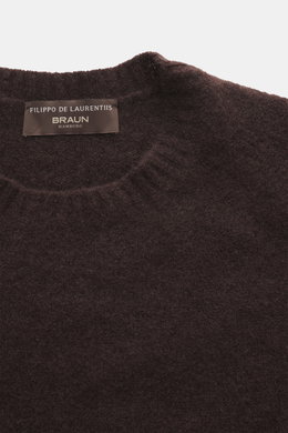 Filippo de Laurentiis Rundhalspullover dunkelbraun, Nahaufnahme von oben, Mix aus Cashmere, Seide, Microfaser, weicher Griff, feines Strickbild, Regular Fit, Rundhalsausschnitt, Rippbündchen