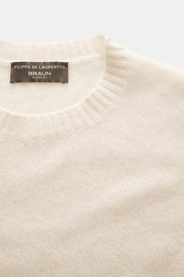 Filippo de Laurentiis Rundhalspullover beige, Nahaufnahme von oben, Mix aus Cashmere, Seide, Microfaser, weicher Griff, feines Strickbild, Regular Fit, Rundhalsausschnitt, Rippbündchen.