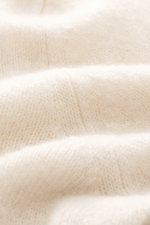 Filippo de Laurentiis Rundhalspullover beige im Detail, Nahaufnahme Strickbild, Mix aus Cashmere, Seide, Microfaser, weicher Griff, Regular Fit, Rundhalsausschnitt, Rippbündchen.