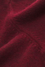 Filippo de Laurentiis Cashmere Rundhalspullover bordeaux in Nahaufnahme, reiner Cashmere, weicher Griff, mittelfeines Strickbild, Regular Fit, Rundhalsausschnitt, Rippbündchen.