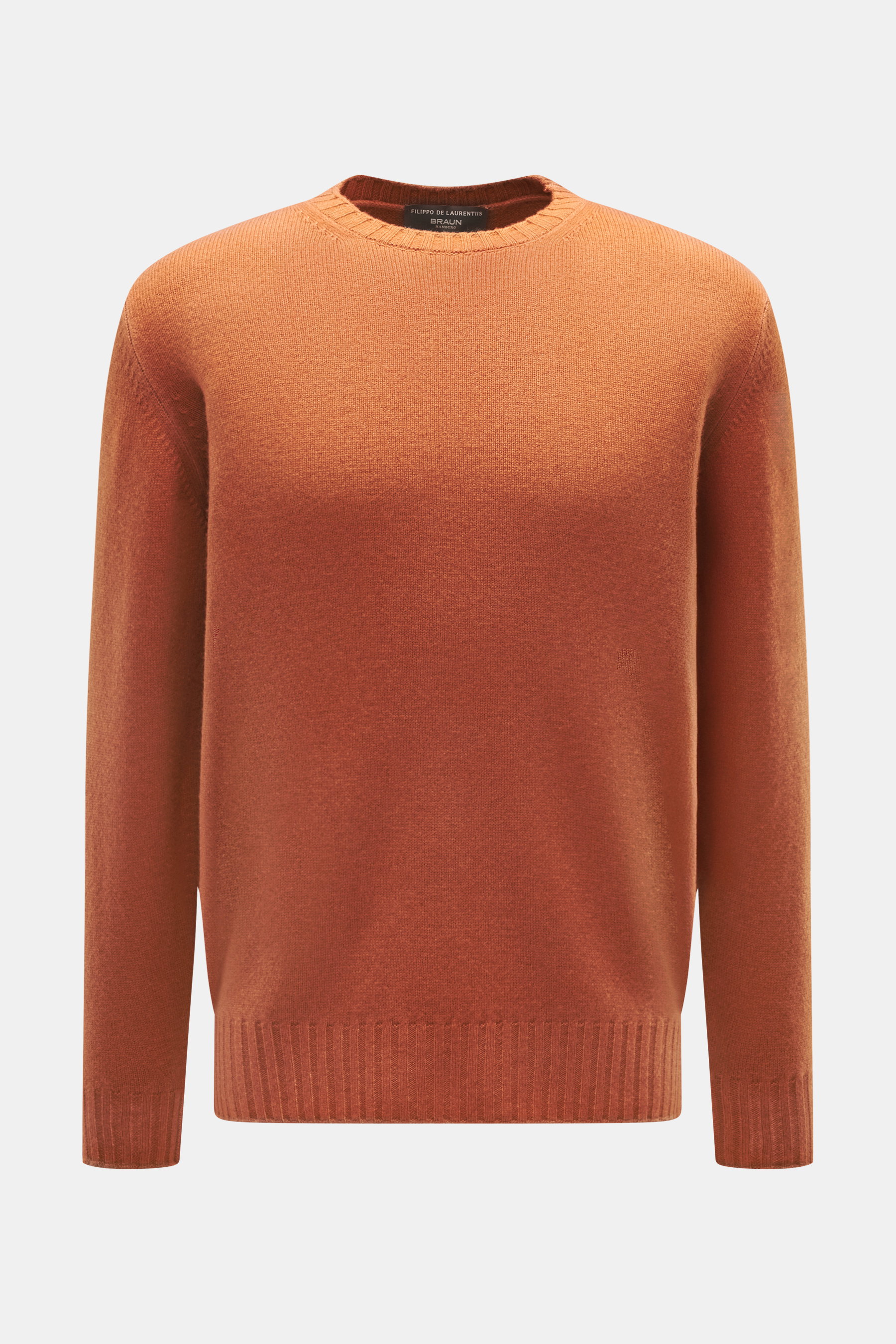 Filippo de Laurentiis Rundhalspullover rostbraun, frontal fotografiert, Mix aus Merinowolle und Cashmere, weicher Griff, mittelfeines Strickbild, Regular Fit, Rundhalsausschnitt, Rippbündchen.