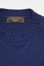 Filippo de Laurentiis Merino Rundhalspullover dunkelblau, Detailansicht von oben, feines Strickbild, weicher Griff, reine Merinowolle, Regular Fit, Rundhalsausschnitt, flexible Rippbündchen.