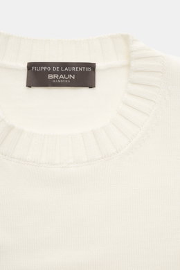 Filippo de Laurentiis Merino Rundhalspullover creme, Nahaufnahme von oben, reine Merinowolle, weicher Griff, feines Strickbild, Regular Fit, Rundhalsausschnitt, flexible Rippbündchen.