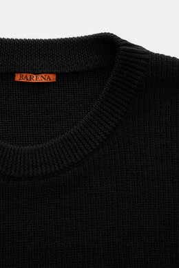 Nahaufnahme aus schräger Draufsicht des Barena Venezia Rundhalspullover 'Corba Cruna' schwarz mit Strick aus reiner Schurwolle, weichem Griff, mittelfeinem Strickbild, Patent-Strickmuster, Slim Fit, Rundhalsausschnitt, elastischen Rippbündchen und breiten
