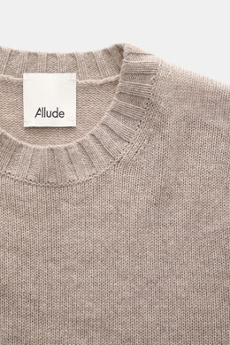 Nahaufnahme des Allude Rundhalspullover beige meliert von oben, Mix aus Wolle und Cashmere, weicher Griff, mittelgrobes Strickbild, Regular Fit, Rundhalsausschnitt, komfortable Rippbündchen.