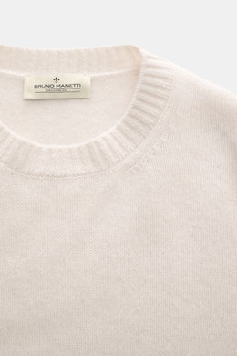 Bruno Manetti Cashmere Rundhalspullover sand, Nahaufnahme von oben, feines Strickbild, Rundhalsausschnitt, weicher Griff, Extra Slim Fit.