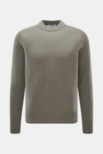FTC Cashmere Rundhalspullover graugrün meliert, frontal fotografiert, Slim Fit mit Rundhalsausschnitt und Rippbündchen, weicher OEKO-TEX® zertifizierter Cashmere.
