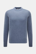 FTC Cashmere Rundhalspullover rauchblau meliert, nachhaltiger Slim Fit, mittelfeines Strickbild, Rippbündchen, frontal fotografiert.